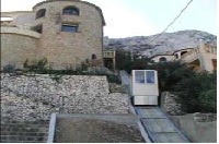 Inclined cabin lift